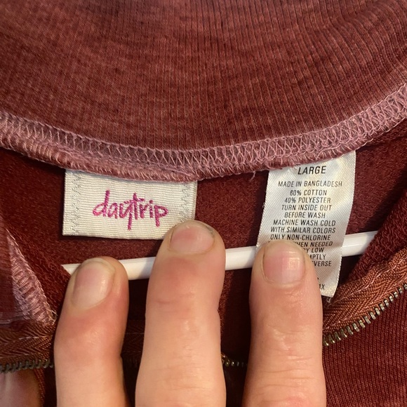 NWOT Daytrip Womans Lg Pullover Light sweater - Picture 2 of 2